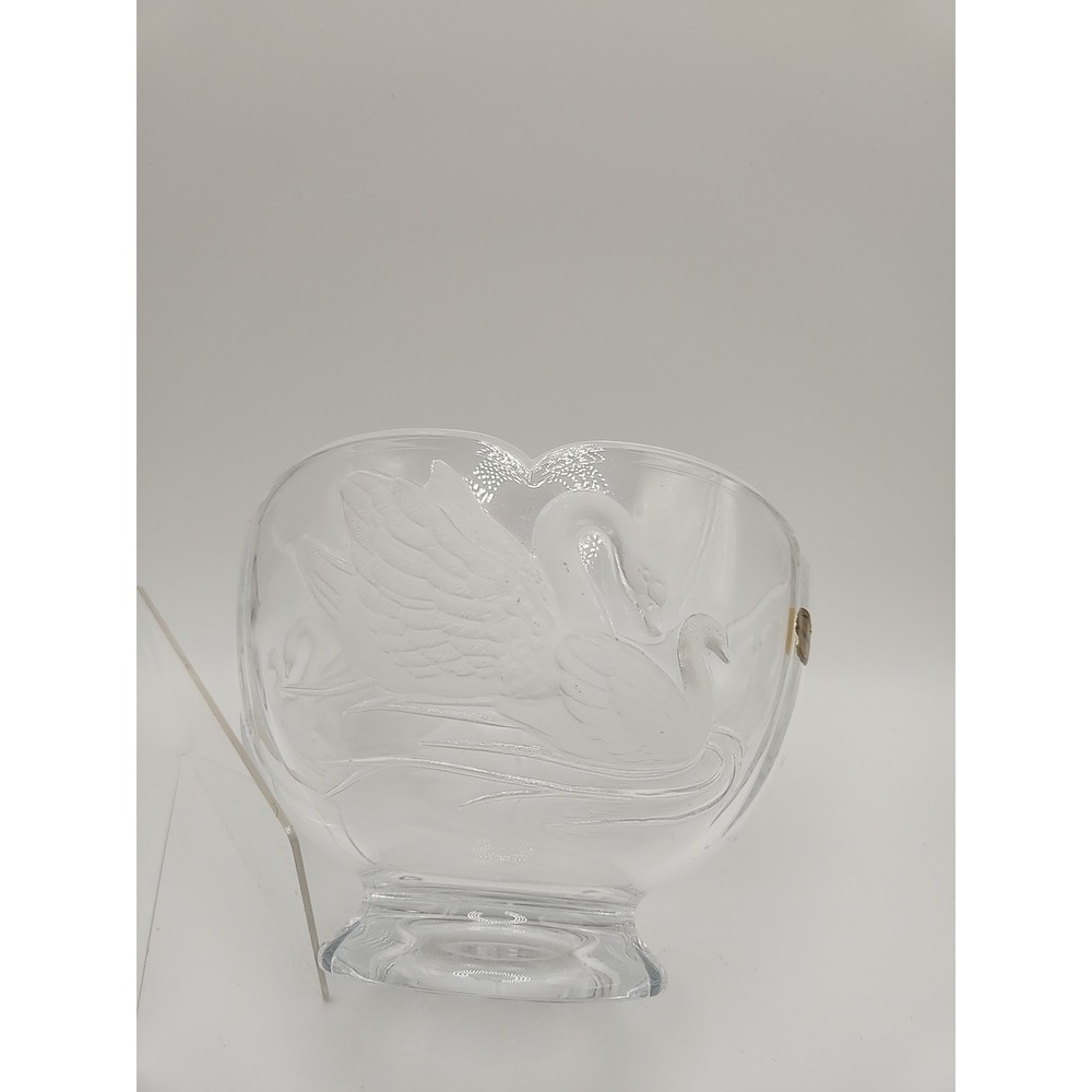 24% Lead Crystal Bowl With Embossed Frosted Swan Design Teleflora France